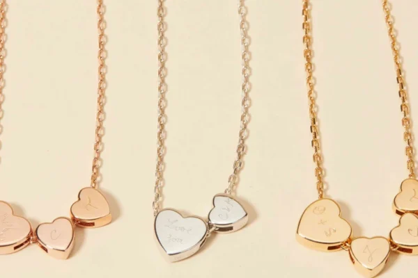 Collier avec prénom : l&rsquo;indémodable bijou personnalisé à porter chaque jour