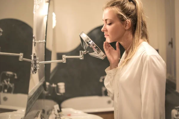 Maquillage naturel peau sensible : comment choisir sans irriter ?